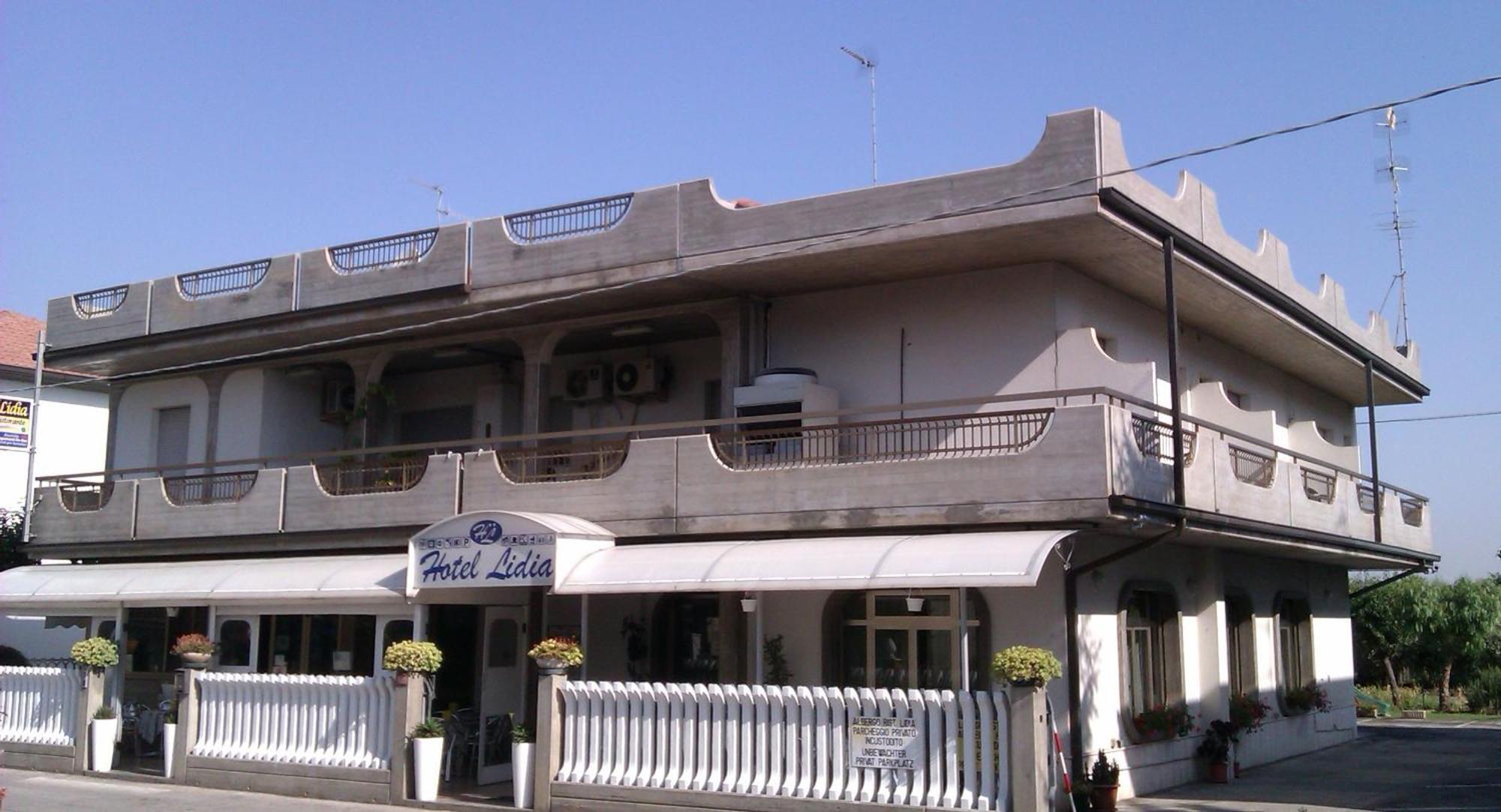 Hotel Lidia Alba Adriatica Bagian luar foto