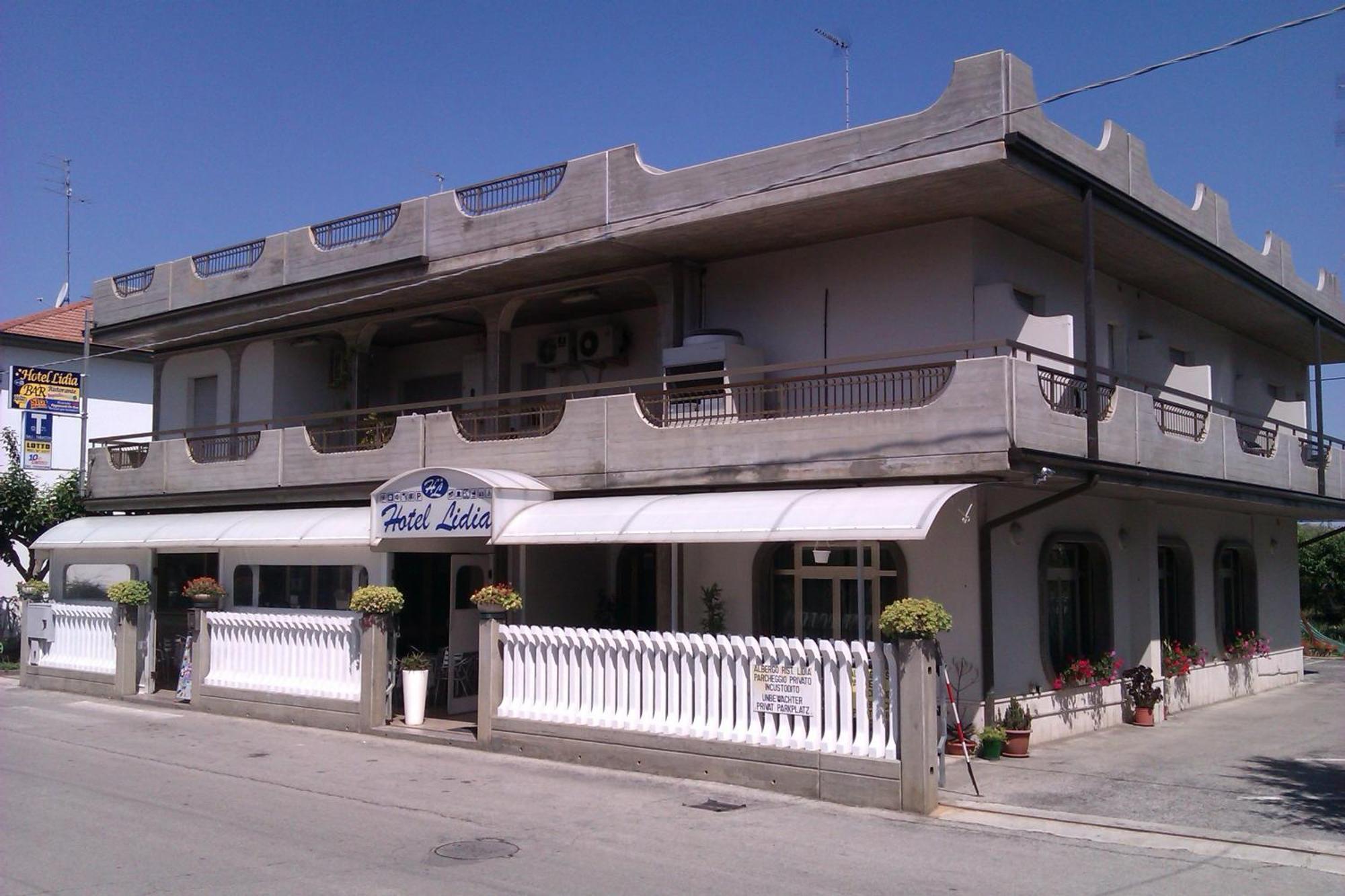 Hotel Lidia Alba Adriatica Bagian luar foto