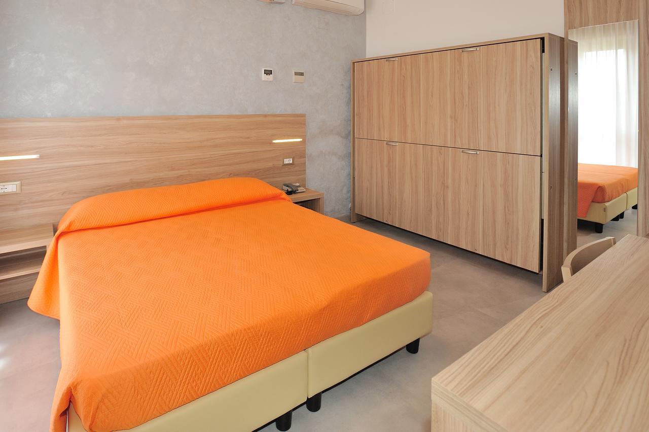 Hotel Lidia Alba Adriatica Bagian luar foto