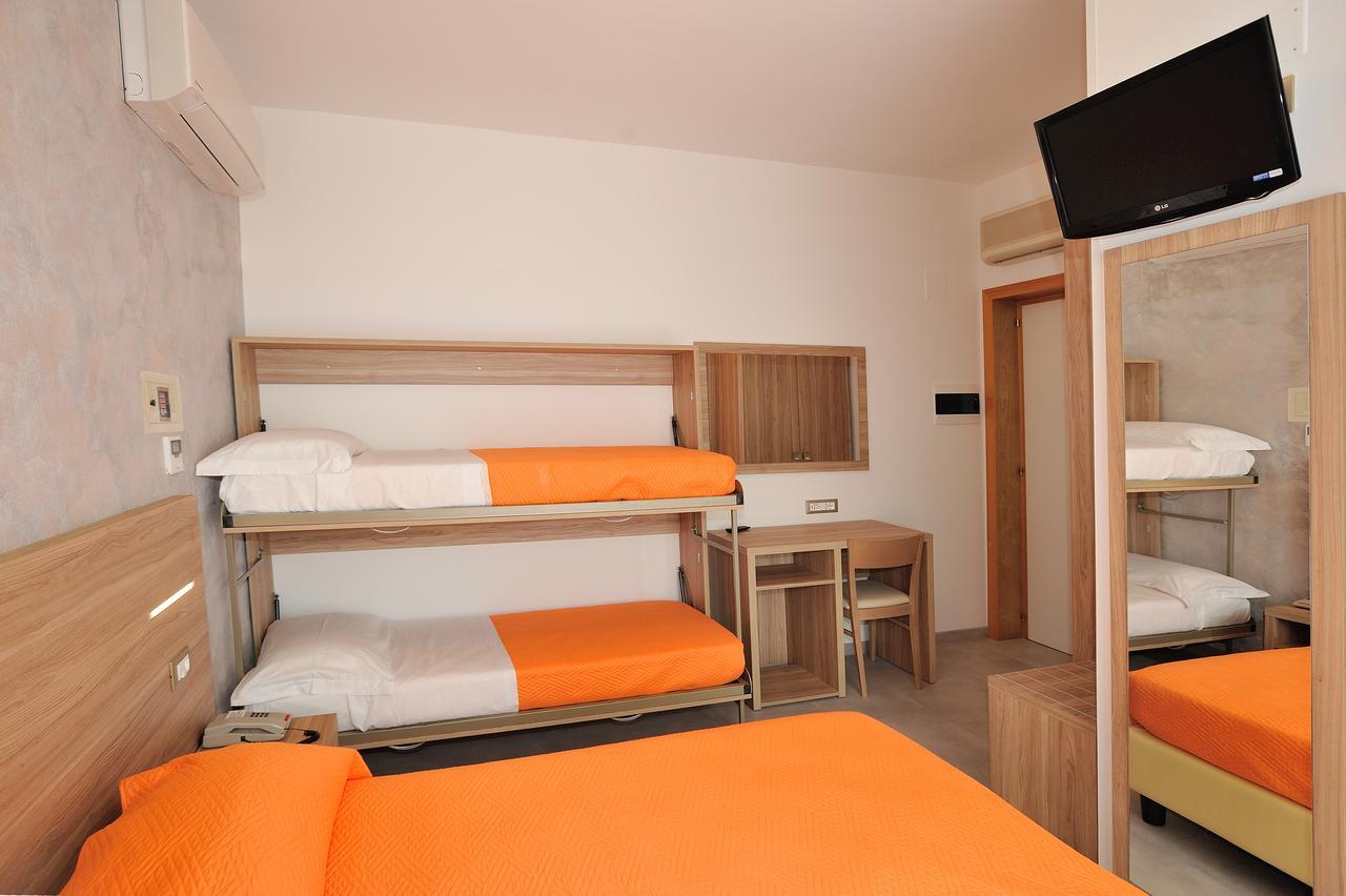 Hotel Lidia Alba Adriatica Bagian luar foto