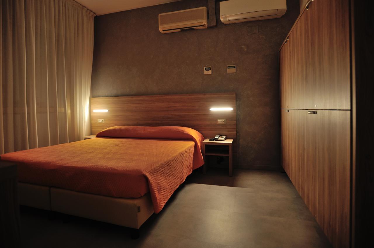 Hotel Lidia Alba Adriatica Bagian luar foto