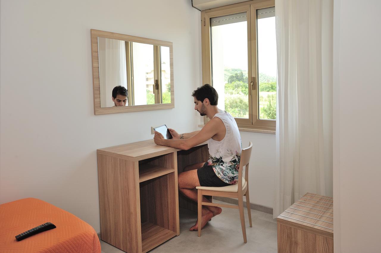 Hotel Lidia Alba Adriatica Bagian luar foto