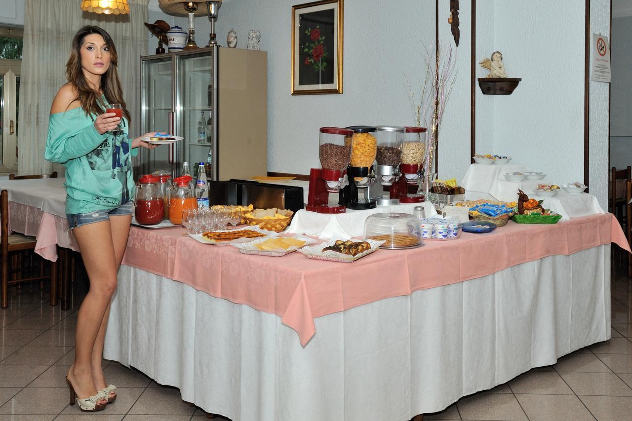 Hotel Lidia Alba Adriatica Bagian luar foto