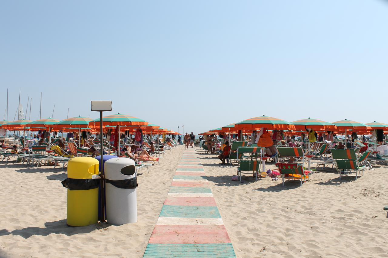 Hotel Lidia Alba Adriatica Bagian luar foto