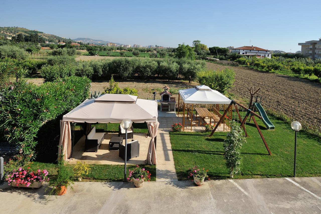 Hotel Lidia Alba Adriatica Bagian luar foto