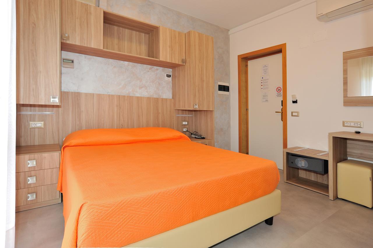 Hotel Lidia Alba Adriatica Bagian luar foto